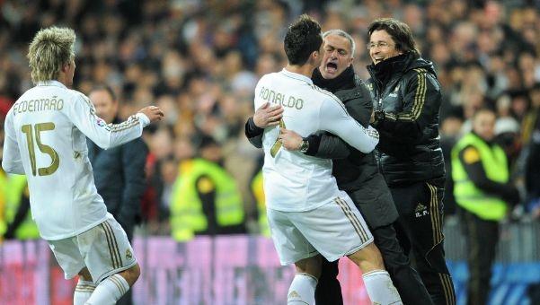 真要走了？孙兴慜在赛后领奖前多次拒绝佩戴队长袖标（离队信号？孙兴慜赛后颁奖前屡次拒绝戴队长袖标）