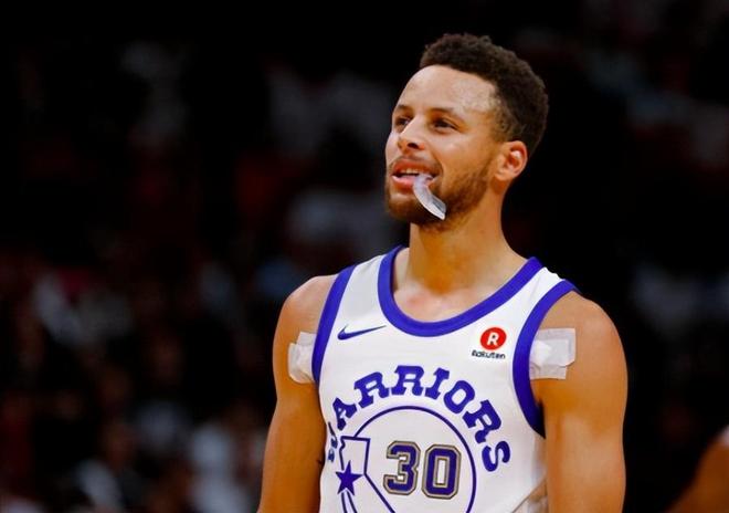 篮球湖人球员关键三分命中率高（湖人球员关键时刻三分球命中率出色）