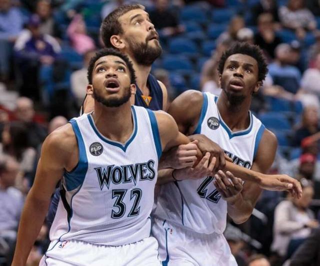 官方：明夏世界杯上下半场中段有强制补水时间，每次3分钟（官方：明夏世界杯每半场中段将设强制3分钟补水暂停）