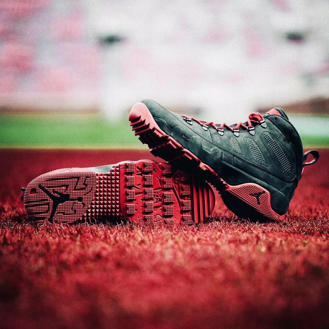 雷记：亚历山大假动作打成2+1，马刺球迷高呼“假摔王”（雷霆记者：亚历山大用假动作造犯规拿到2+1，马刺球迷齐喊“假摔之王”）