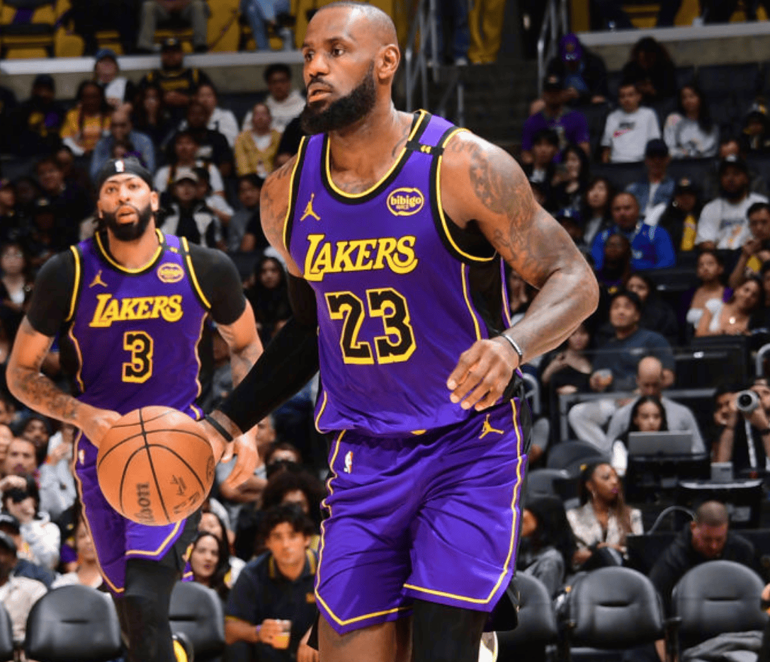 体坛记忆｜约书亚不会输给保罗，奥运冠军加职业三冠王，实力不容小觑（体坛回眸：奥运冠军兼职业三冠王加持的约书亚，对阵保罗难言败绩，实力毋庸置疑）