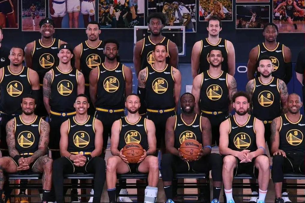 东契奇借掩护展现高超突破技巧（东契奇巧用挡拆尽显高超突破本领）